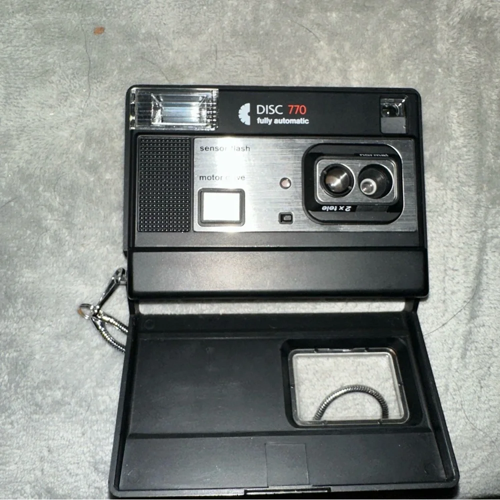 Sears Disc 770 Camera - Black and Silver‎